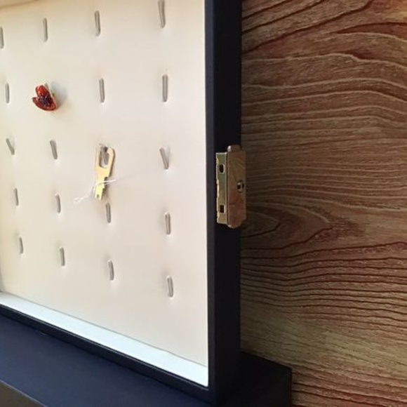 Jewelry Display Case Navy Faux Leather with lock a - Picture 4 of 8